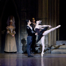 Review: Los Angeles Ballet’s ‘Swan Lake’